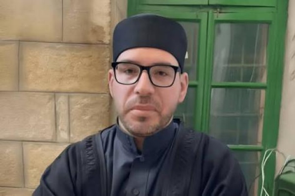 الاحتلال يفرج عن الشيخ معتز أبو سنينة ويبعده عن الحرم الإبراهيمي الاحتلال يفرج عن الشيخ معتز أبو سنينة ويبعده عن الحرم الإبراهيمي