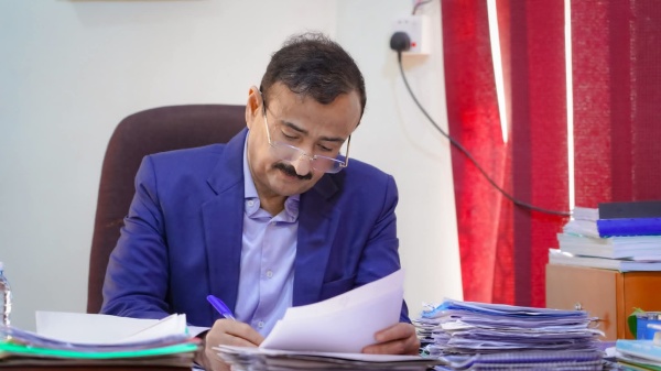 المحافظ بن الوزير يشدد على اتخاذ إجراءات رادعة بحق مطلقي النار في الأعراس المحافظ بن الوزير يشدد على اتخاذ إجراءات رادعة بحق مطلقي النار في الأعراس