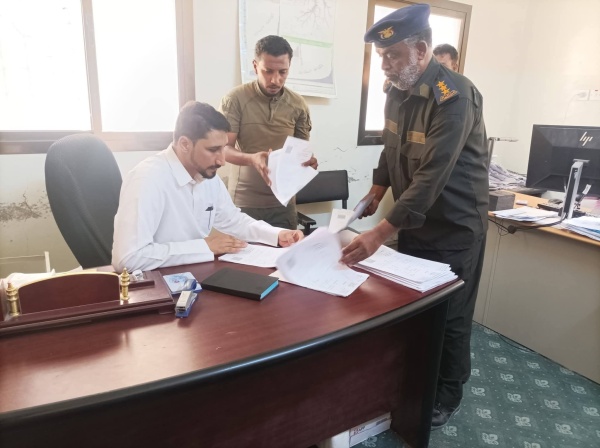 مدير عام السجل المدني يتفقد عدد من مراكز الأحوال المدنية بمحافظة حضرموت مدير عام السجل المدني يتفقد عدد من مراكز الأحوال المدنية بمحافظة حضرموت