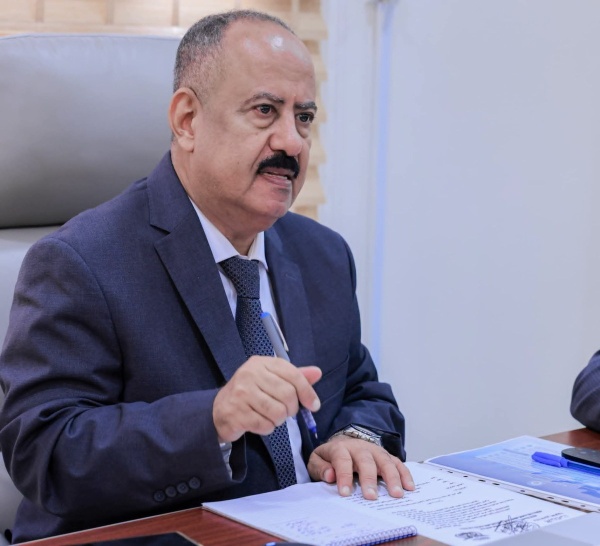 وزير النقل استهداف مطار عدن للمرة الرابعة لن يثنينا عن مواصلة العمل وزير النقل استهداف مطار عدن للمرة الرابعة لن يثنينا عن مواصلة العمل