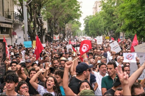 ردا على تصريحات تبون شخصيات تونسية ترفض المس بسيادة البلاد وأي تدخل في شؤونها ردا على تصريحات تبون شخصيات تونسية ترفض المس بسيادة البلاد وأي تدخل في شؤونها