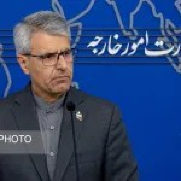 بقائي عقب تهدیدات ترامب امتنع الوفد الإيراني عن استمرار الإجتماع الرباعي تبادل الرسائل جار