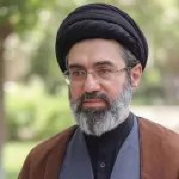 قائد الثورة زيارة الأربعين لهذا العام تمتزج بذكرى تشييع القائد الشهيد قائد الثورة زيارة الأربعين لهذا العام تمتزج بذكرى تشييع القائد الشهيد