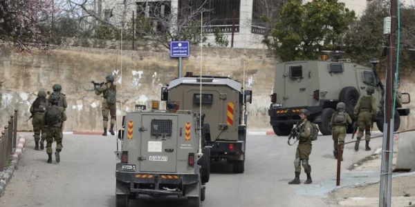 قوات الاحتلال تعتقل 19 فلسطينيا في مناطق مختلفة بالضفة الغربية