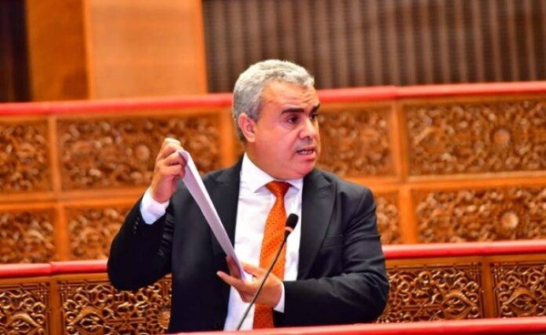 السطي يدعو لإحداث مكاتب لتصحيح الإمضاءات والمصادقة على الوثائق داخل المطارات السطي يدعو لإحداث مكاتب لتصحيح الإمضاءات والمصادقة على الوثائق داخل المطارات
