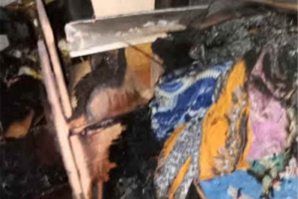 بعد نجاتها وابنتها دعوات شعبية لمساندة الصحفية فاطمة رشاد وتعويض خسائرها بعد نجاتها وابنتها دعوات شعبية لمساندة الصحفية فاطمة رشاد وتعويض خسائرها