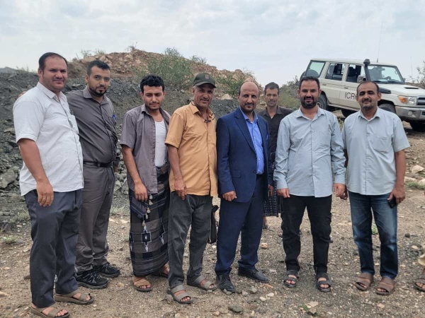 مدير عام قعطبة عبدالوهاب سنان يدشن أول نزول ميداني لتسليم مواقع 3 آبار مياه بدعم من الصليب الأحمر لتخفيف معاناة المواطنين