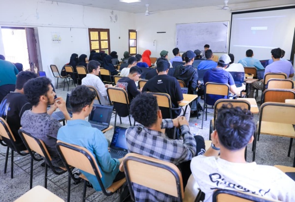 كلية الحاسوب بجامعة عدن تطلق مسار ا مبتكر ا لتطوير الألعاب الرقمية كلية الحاسوب بجامعة عدن تطلق مسار ا مبتكر ا لتطوير الألعاب الرقمية