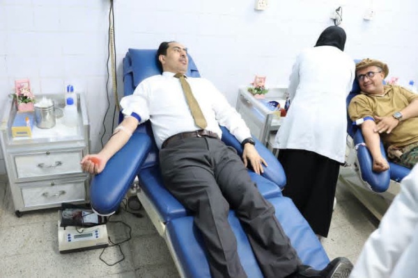 البكري يتبرع بالدم دعما للحملة الوطنية لصالح المرابطين في الجبهات البكري يتبرع بالدم دعما للحملة الوطنية لصالح المرابطين في الجبهات