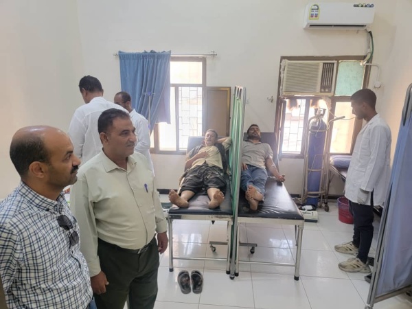 حملة للتبرع بالدم في مركز بئر أحمد الصحي بالبريقة لصالح الجرحى والمصابين حملة للتبرع بالدم في مركز بئر أحمد الصحي بالبريقة لصالح الجرحى والمصابين