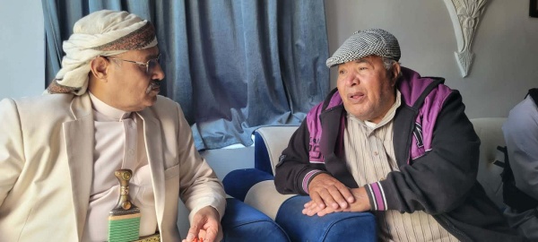 الفريق السامعي يزور الفنان علي الكوكباني ويدعو إلى تحرك عاجل لاستكمال علاجه خارج اليمن