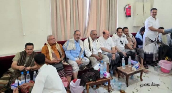 رئيس حكومة عدن يلوح بالانتقالي عقب الإطاحة به والمجلس يعلنها مواجهة مفتوحة مع السعودية رئيس حكومة عدن يلوح بالانتقالي عقب الإطاحة به والمجلس يعلنها مواجهة مفتوحة مع السعودية