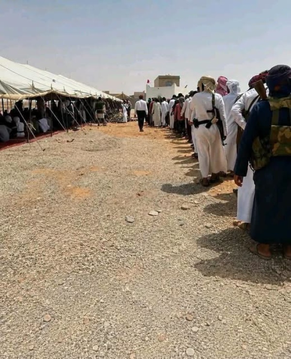 قبائل الصحراء اليمنية تبدأ احتشادا على الحدود السعودية