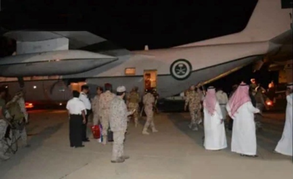 صور ليلية لفرار ضباط سعوديين من عدن مع تجدد العمليات الجوية صور ليلية لفرار ضباط سعوديين من عدن مع تجدد العمليات الجوية