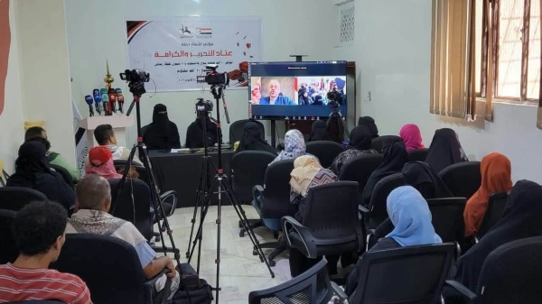 المخلافي يضارب بالأسلحة في تعز رجاله تبيع ونسائه تستعيدها بأثر رجعي المخلافي يضارب بالأسلحة في تعز رجاله تبيع ونسائه تستعيدها بأثر رجعي