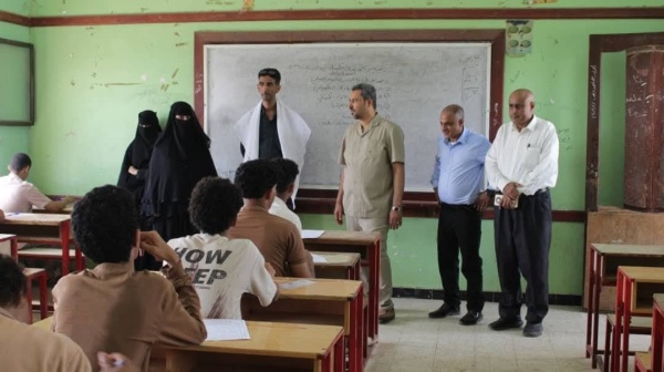 محافظ المحافظة يدشن الاختبارات النهائية للشهادة الثانوية العامة محافظ المحافظة يدشن الاختبارات النهائية للشهادة الثانوية العامة