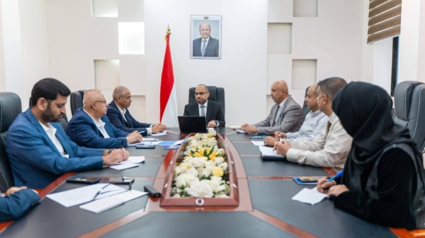 وزير الاتصالات يناقش مستوى الأداء المؤسسي وخطط تطوير قطاعي الاتصالات والبريد وزير الاتصالات يناقش مستوى الأداء المؤسسي وخطط تطوير قطاعي الاتصالات والبريد