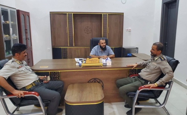 مدير الأحوال المدنية بالتواهي يبحث ترتيبات افتتاح مكتب الأحوال المدنية والسجل المدني بالمديرية مدير الأحوال المدنية بالتواهي يبحث ترتيبات افتتاح مكتب الأحوال المدنية والسجل المدني بالمديرية