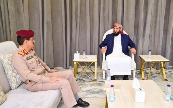 المحر مي يستقبل وزير الدفاع ويشدد على رفع الجاهزية القتالية لمواجهة التصعيد الحوثي