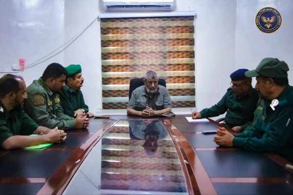 بتوجيهات المحرمي اللواء الجمالي يترأس اجتماعا بقيادة أمن لحج ويؤكد الأمن مسؤولية الجميع والانضباط أساس نجاح العمل الأمني بتوجيهات المحرمي اللواء الجمالي يترأس اجتماعا بقيادة أمن لحج ويؤكد الأمن مسؤولية الجميع والانضباط أساس نجاح العمل الأمني