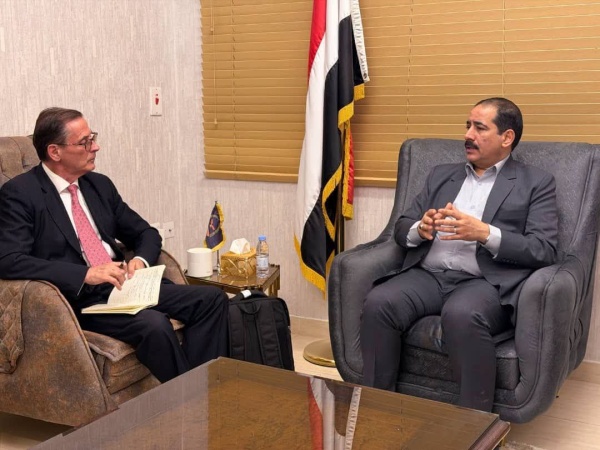 وزير الداخلية يبحث مع مدير عمليات روك الإقليمي تعزيز التعاون في مجال مكافحة الاتجار بالبشر وزير الداخلية يبحث مع مدير عمليات روك الإقليمي تعزيز التعاون في مجال مكافحة الاتجار بالبشر
