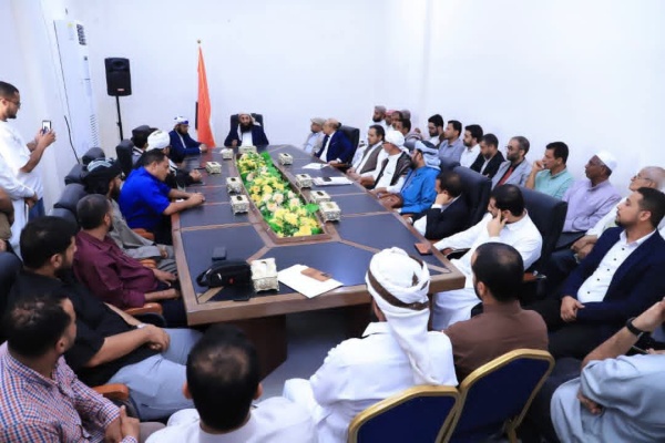 وزير الأوقاف والإرشاد يترأس اجتماع ا موسعا لمناقشة مستوى الأداء وآليات تطوير العمل وزير الأوقاف والإرشاد يترأس اجتماع ا موسعا لمناقشة مستوى الأداء وآليات تطوير العمل
