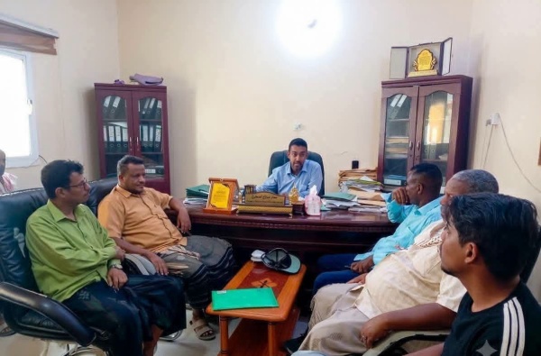 مدير عام مكتب الصناعة والتجارة بساحل حضرموت يعقد اجتماع ا بفريق الأسواق لمناقشة خطط العمل ومتابعة أوضاع الأسواق مدير عام مكتب الصناعة والتجارة بساحل حضرموت يعقد اجتماع ا بفريق الأسواق لمناقشة خطط العمل ومتابعة أوضاع الأسواق