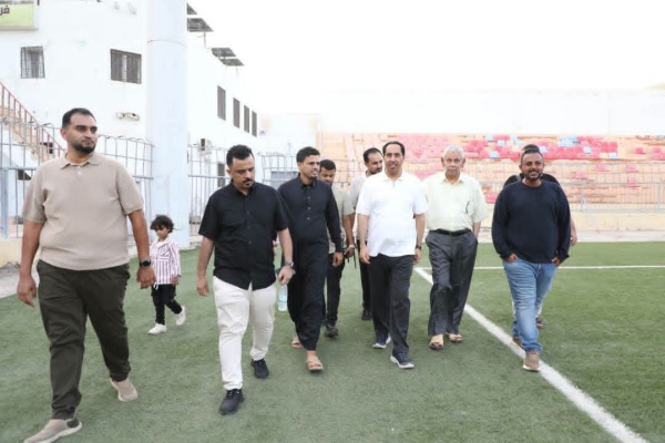 الوزير البكري يطلع على مقر اتحاد كرة القدم بعدن ويشيد بجهوده