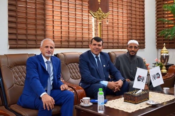 وكيل وزارة الصحة يتفقد التعليم والخدمة المجتمعية بطب أسنان جامعة عدن وكيل وزارة الصحة يتفقد التعليم والخدمة المجتمعية بطب أسنان جامعة عدن