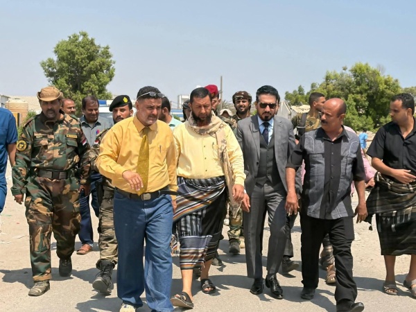 نائب وزير الأوقاف والإرشاد يزور دائرة الخدمات الطبية العسكرية بمستشفى عبود العسكري ويتفقد أوضاع الجرحى والأقسام الطبية