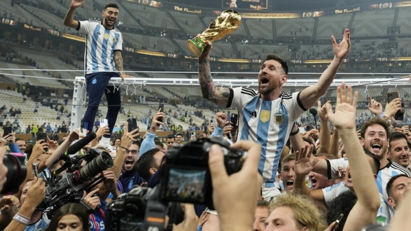 ليونيل ميسي أول لاعب في التاريخ يخوض مباريات في ست نهائيات بكأس العالم ليونيل ميسي أول لاعب في التاريخ يخوض مباريات في ست نهائيات بكأس العالم