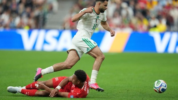 تصفيات أمم إفريقيا حمداني يستبعد آيت نوري من معسكر المنتخب الجزائري بعد مشادته مع الجهاز الفني تصفيات أمم إفريقيا حمداني يستبعد آيت نوري من معسكر المنتخب الجزائري بعد مشادته مع الجهاز الفني