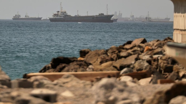مباشر الولايات المتحدة وإيران تتبادلان الضربات والاتهامات بانتهاك التهدئة