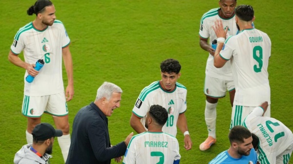 رياض محرز يؤكد نهاية مسيرته الدولية عقب خروج الجزائر من كأس العالم 2026 رياض محرز يؤكد نهاية مسيرته الدولية عقب خروج الجزائر من كأس العالم 2026
