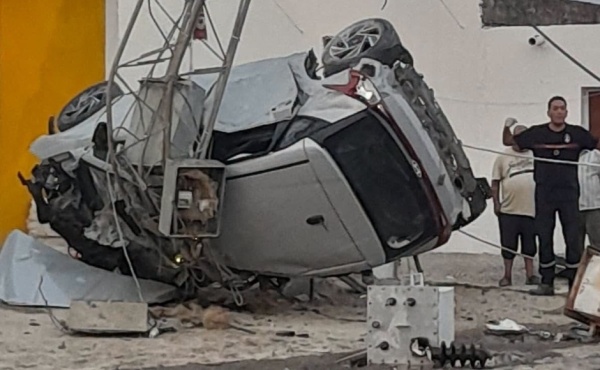 صور كارثة بهذه الجهة سيارة تصطدم بعمود ضغط عالي وتغرق المنطقة في الظلام خبر عاجل صور كارثة بهذه الجهة سيارة تصطدم بعمود ضغط عالي وتغرق المنطقة في الظلام خبر عاجل