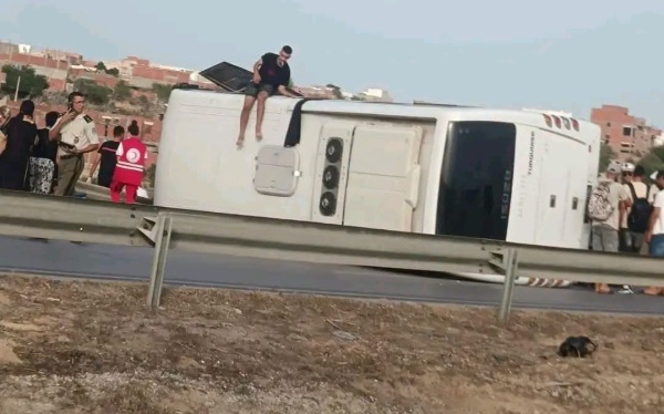 عاجل انقلاب حافلة سياحية تقل تونسيين في مدخل سوسة عاجل انقلاب حافلة سياحية تقل تونسيين في مدخل سوسة