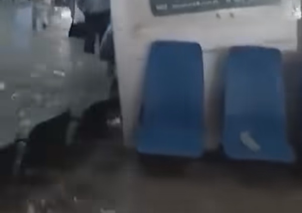 الحماية المدنية تتدخل لانقاذ مواطنين حاصرتهم المياه بمحطة باب عليوة الحماية المدنية تتدخل لانقاذ مواطنين حاصرتهم المياه بمحطة باب عليوة