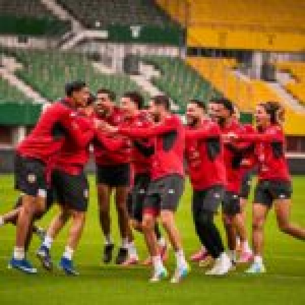 بعثة المنتخب تسافر اليوم إلى المكسيك بعثة المنتخب تسافر اليوم إلى المكسيك