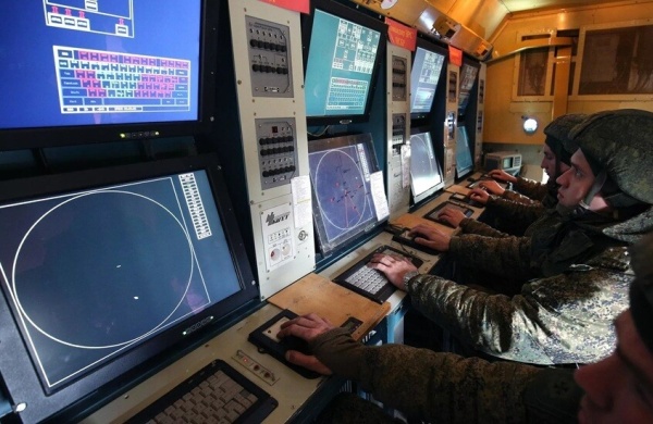الدفاعات الجوية الروسية تسقط طائرتين مسيرتين كانتا تتجهان نحو موسكو الدفاعات الجوية الروسية تسقط طائرتين مسيرتين كانتا تتجهان نحو موسكو