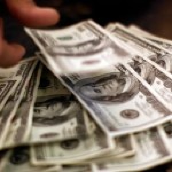 النفط يتراجع عالميا والأسهم ترتفع ترقبا لخطاب وارش اقتصاد