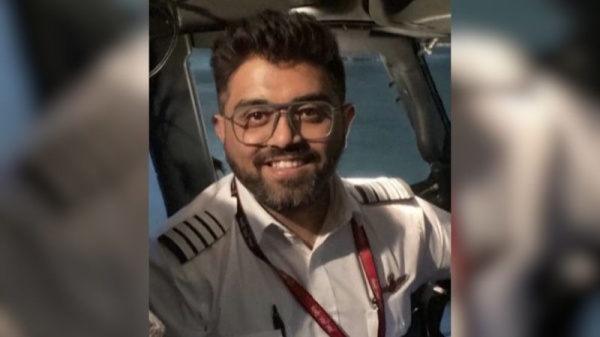 شاهد قصة طيار فلاي دبي الهندي الذي تصدى لهجوم مساعده وأنقذ الركاب شاهد قصة طيار فلاي دبي الهندي الذي تصدى لهجوم مساعده وأنقذ الركاب