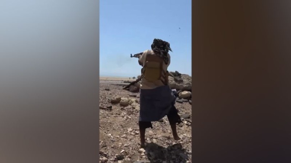 قوات يمنية مدعومة من السعودية تعلن استعادة مواقع قرب مضيق باب المندب قوات يمنية مدعومة من السعودية تعلن استعادة مواقع قرب مضيق باب المندب