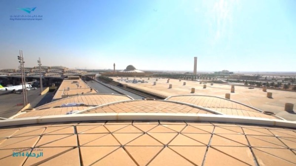 السعودية ماذا نعلم عن استهداف الحوثي لمطار الرياض مراسل cnn يوضح السعودية ماذا نعلم عن استهداف الحوثي لمطار الرياض مراسل cnn يوضح