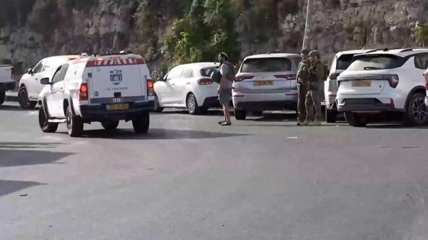 مسلحان فلسطينيان يفتحان النار على حاجز إسرائيلي في الضفة الغربية مسلحان فلسطينيان يفتحان النار على حاجز إسرائيلي في الضفة الغربية