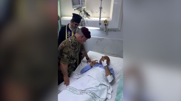 شاهد ملك الأردن عبد الله الثاني يزور المصابين في حادثة هجوم الكرك شاهد ملك الأردن عبد الله الثاني يزور المصابين في حادثة هجوم الكرك