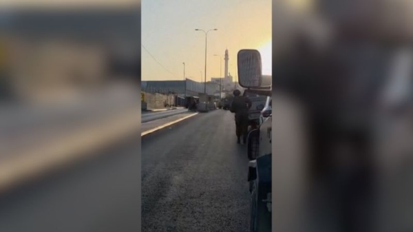 إسرائيل أمر بإغلاق الضفة الغربية عقب مقتل جنديين برصاص مسلحين فلسطينيين