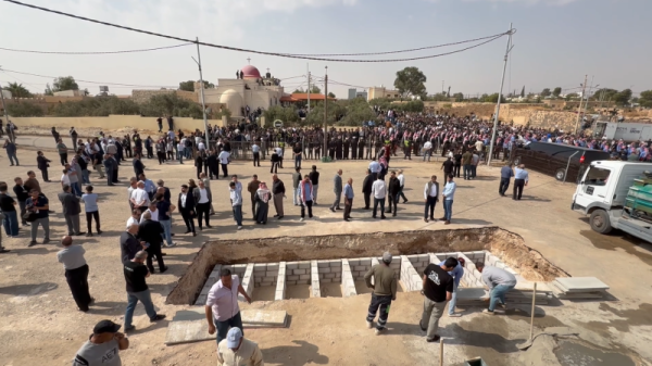الأردن فيديو لساحة دفن ضحايا هجوم الكنيسة في الكرك الأردن فيديو لساحة دفن ضحايا هجوم الكنيسة في الكرك