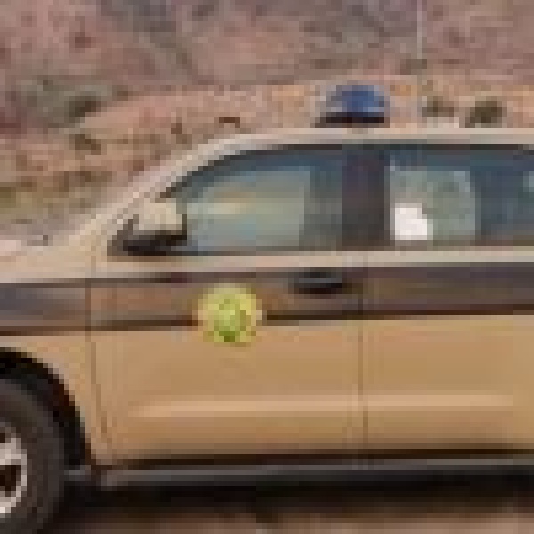 دوريات إدارة المجاهدين بمنطقة جازان تقبض على مقيم لنقله مخالفين لنظام أمن الحدود دوريات إدارة المجاهدين بمنطقة جازان تقبض على مقيم لنقله مخالفين لنظام أمن الحدود