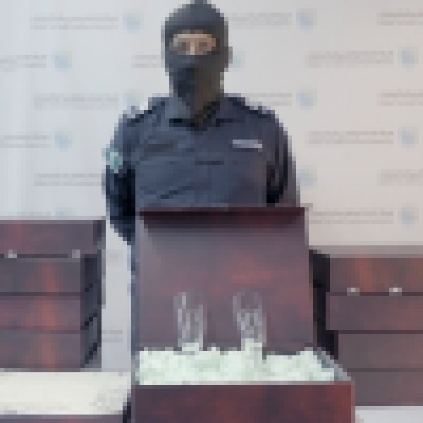 جمرك مطار الملك فهد الدولي بالدمام ي حبط محاولة تهريب 40 ألف حبة من مادة الإمفيتامين المخدر