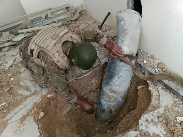 الجيش اللبناني تفكيك 4 قنابل طيران غير منفجرة في الجنوب وندعو المواطنين إلى الحذر الجيش اللبناني تفكيك 4 قنابل طيران غير منفجرة في الجنوب وندعو المواطنين إلى الحذر
